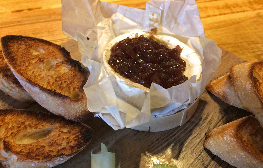 Baked Brie with Caramelized Onions