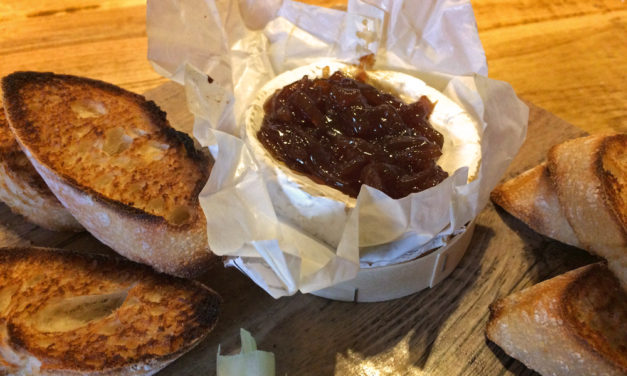 Baked Brie with Caramelized Onions